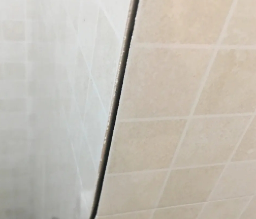 浦江瓷砖空鼓维修公司分享阳台瓷砖脱落的修复过程可以分为以下几个步骤